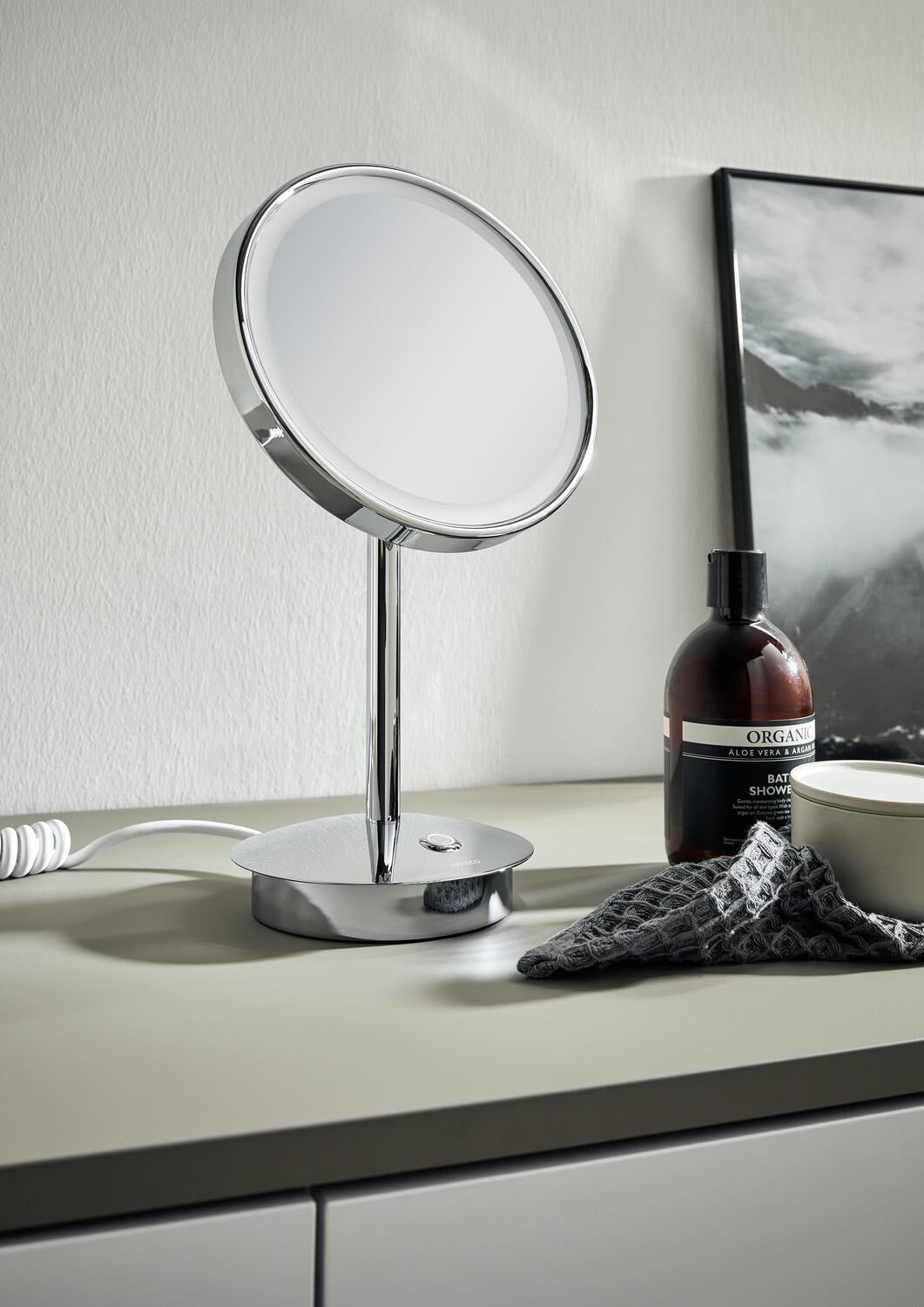EMCO LED-Kosmetikspiegel pure 3-fach, rund, 200 mm, mit Touchsensor & Farbwechsel