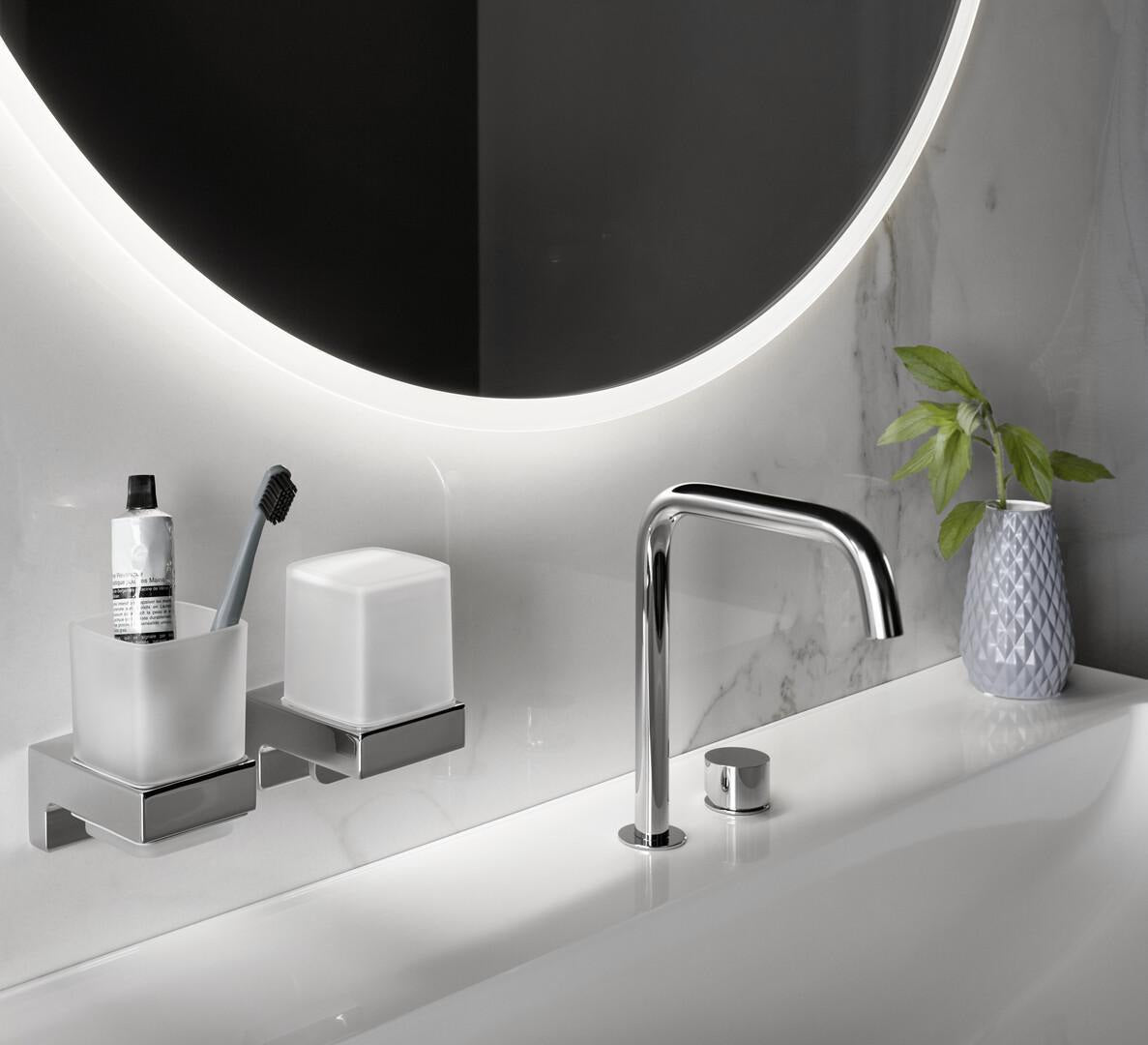 EMCO LED-Lichtspiegel pure+ 790 mm rund mit Spiegelheizung und umlaufender Mattierung