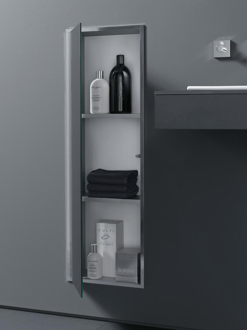 EMCO asis 300 Schrankmodul Unterputz 964 mm mit Glastür und Aluminiumablagen