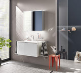EMCO Lichtspiegelschrank flat 2 Design Aufputz 1400 mm, 3-türig, LED, Aluminium