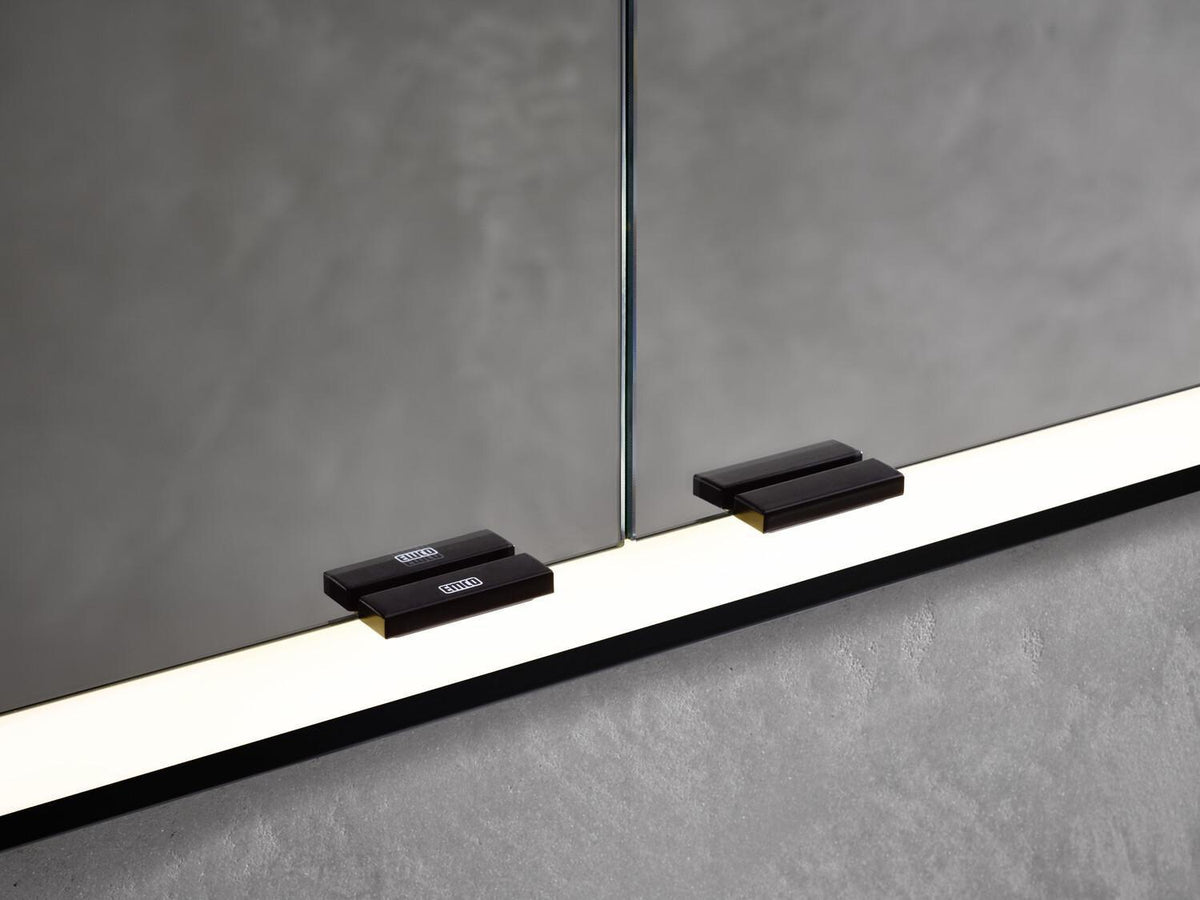 EMCO prime LED-Lichtspiegelschrank 1300 mm, 2 Türen, Unterputz, Aluminium, IP20, Soft-Close