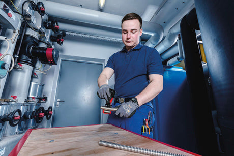 ROTHENBERGER Rohrabschneider CSST 8-42 mm – Präzise Trennung von INOX-Wellrohren