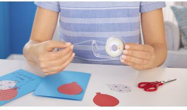 tesa Doppelseitiger Klebefilm 12 mm x 7,5 m – Transparenter Klebefilm, 2 Stück pro Packung