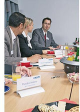 DURABLE Tischnamensschild Desk Presenter De Luxe 61x210 mm, 2 Stück, T-Form, transparent