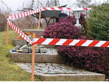 tesa Signal Absperrband 58137-00000 80mm x 100m rot/weiß – Markierungsband für Gefahrenbereiche