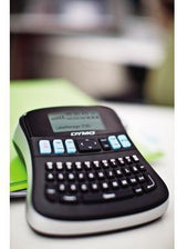 DYMO LabelManager 210D+ Beschriftungsgerät mit Netzteil & D1-Starterkassette – 8 Schriftgrößen, 2 Druckzeilen