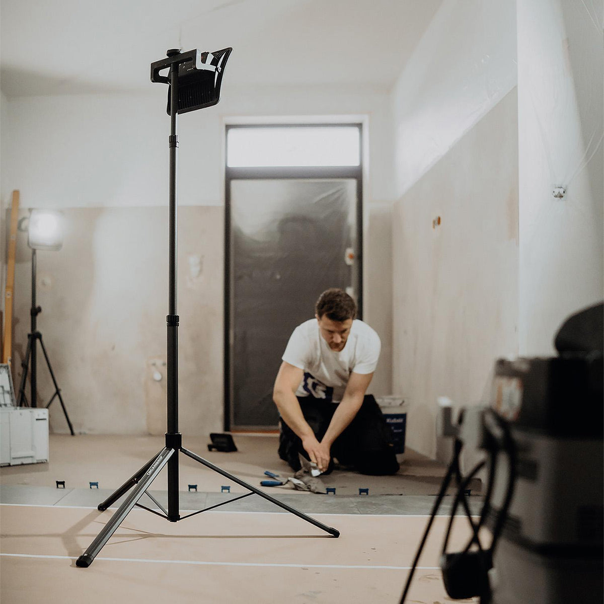 SCANGRIP TRIPOD 2m Stativ für Arbeitsleuchten – höhenverstellbar 0,9–2 m, Quick Release
