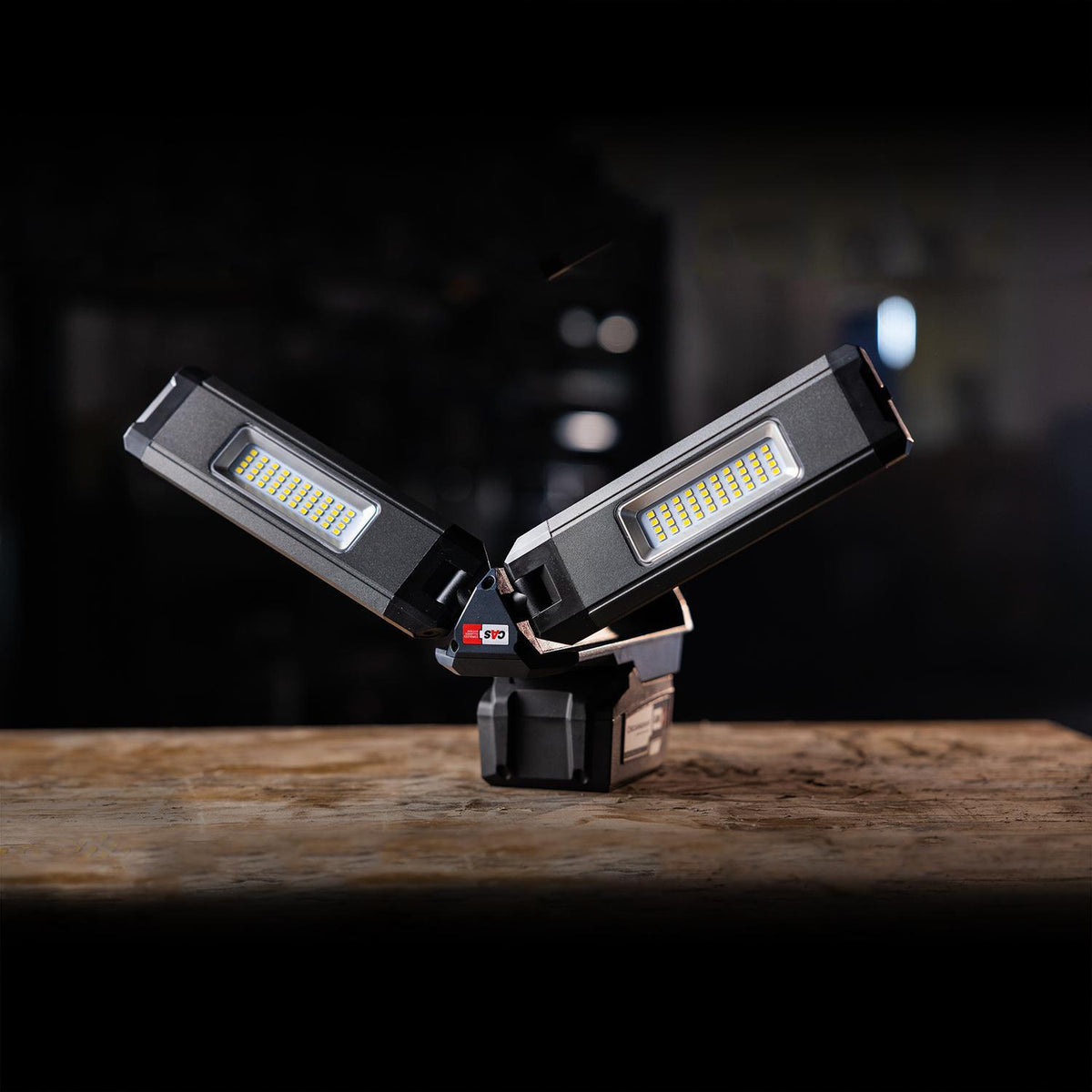 SCANGRIP DUO CONNECT LED-Strahler 108 W, 2500 lm, 18 V, IP30 – mit 2 flexiblen Leuchtenköpfen