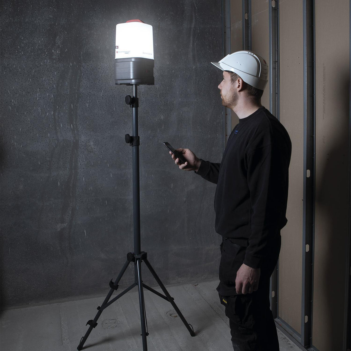 SCANGRIP LED-Strahler AREA 10 CONNECT 84 W 1000-10000 lm IP65 – 360° Arbeitsleuchte mit App-Steuerung