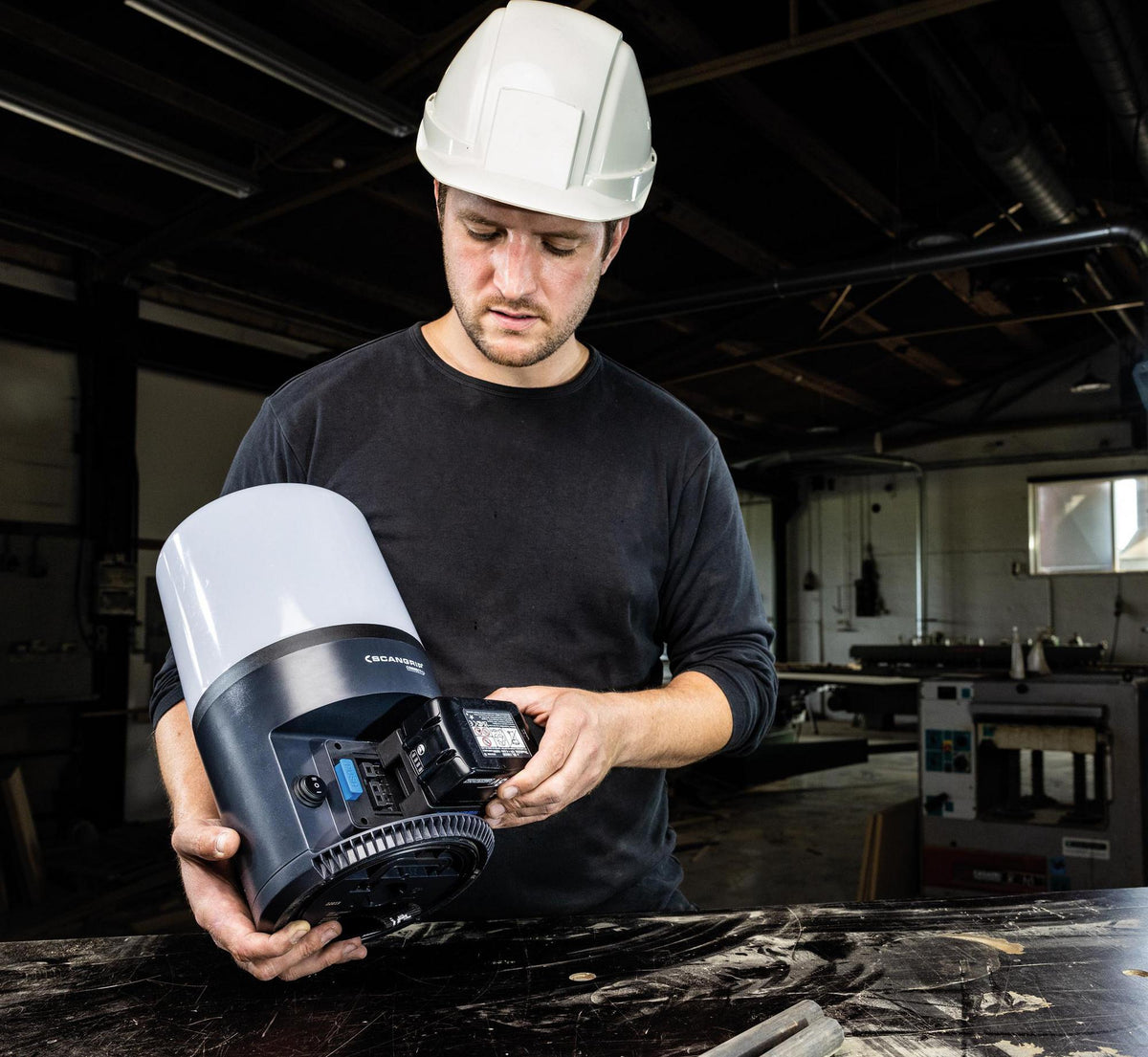 SCANGRIP LED-Strahler AREA 10 CONNECT 84 W 1000-10000 lm IP65 – 360° Arbeitsleuchte mit App-Steuerung