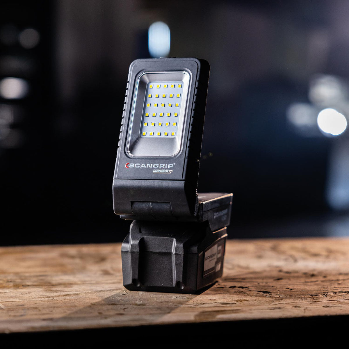 SCANGRIP DUO CONNECT LED-Strahler 108 W, 2500 lm, 18 V, IP30 – mit 2 flexiblen Leuchtenköpfen