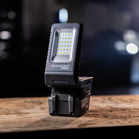 SCANGRIP DUO CONNECT LED-Strahler 108 W, 2500 lm, 18 V, IP30 – mit 2 flexiblen Leuchtenköpfen