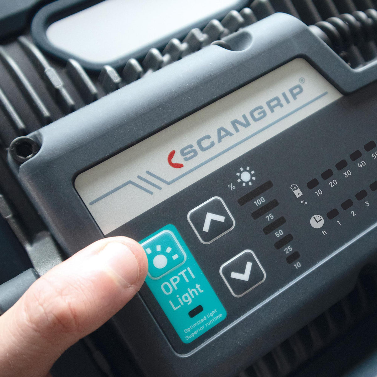SCANGRIP Akku-Arbeitsleuchte NOVA 4C+R 30 W, 400-4000 lm, IP67, 5700K