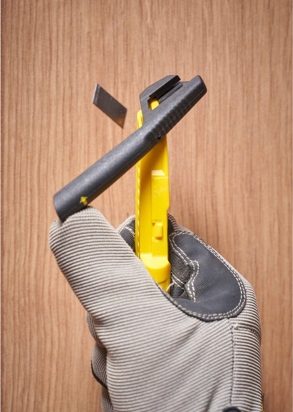 STANLEY Cuttermesser 18 mm mit Klingen-Abbrechmechanismus und Abbrechlinienanzeige