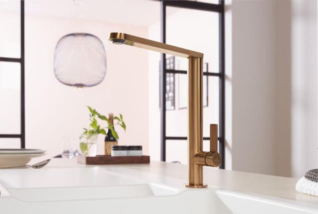 Villeroy & Boch Finera Küchenarmatur 927000 – Einhand-Spültischbatterie in Gold, Edelstahl, 360° schwenkbar