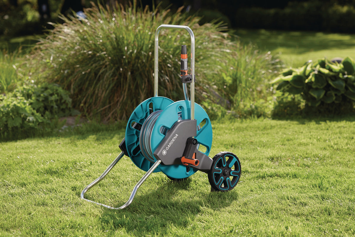 GARDENA CleverRoll M Schlauchwagen-Set 20 m – Komplett-Set mit Kick&Stand