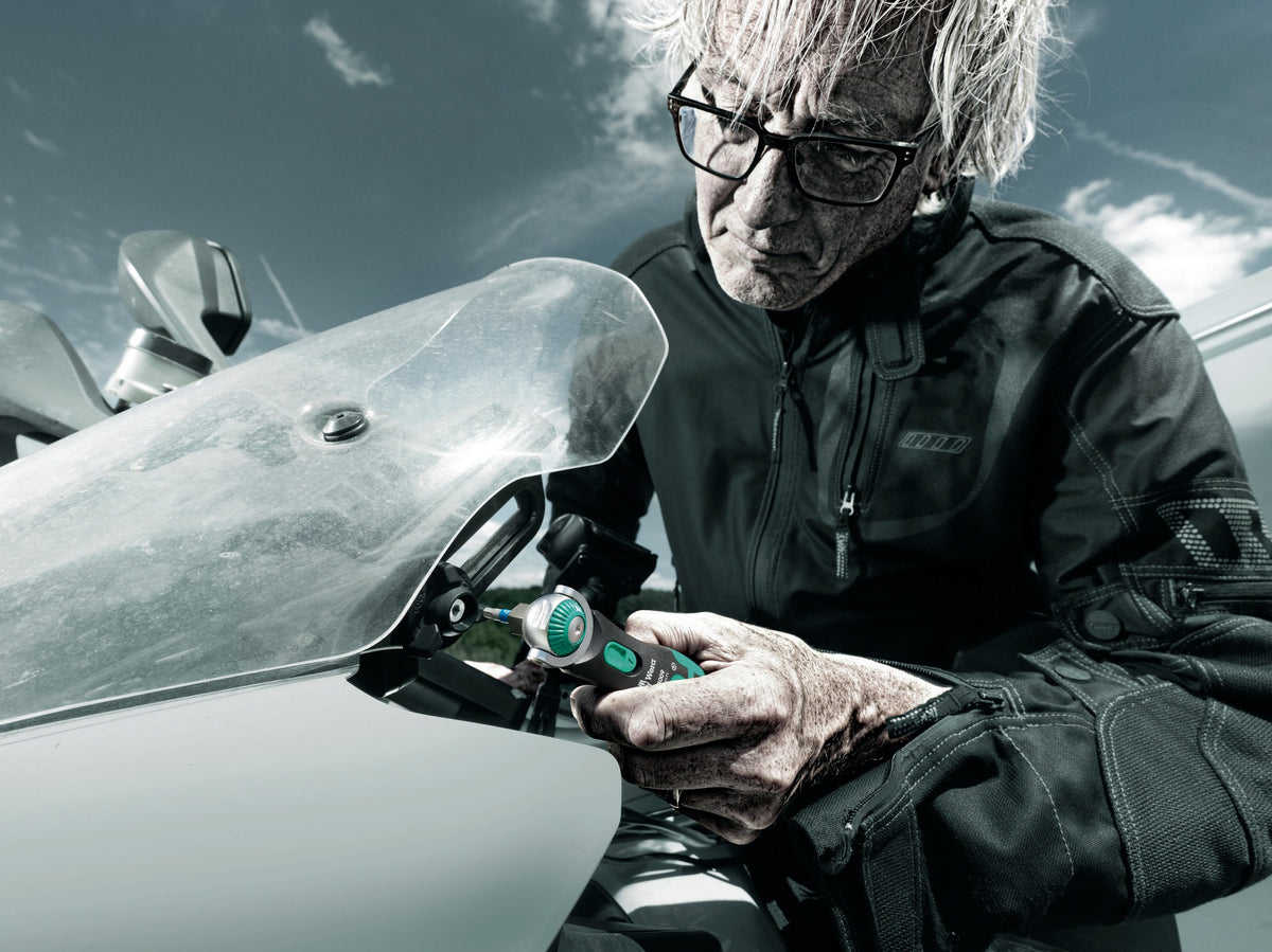 WERA Schwenk- und Umschaltknarre 8009 Zyklop Pocket Set 1 – 3/8″ + 1/4″ mit 72 Zähnen und Bit-Magazin