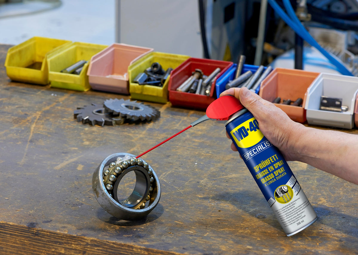 WD-40 SPECIALIST Sprühfett 400 ml braun – Smart Straw™ Spraydose