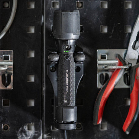LEDLENSER P2R LED-Taschenlampe mit Advanced Focus System, 200 lm, USB-C-Akku