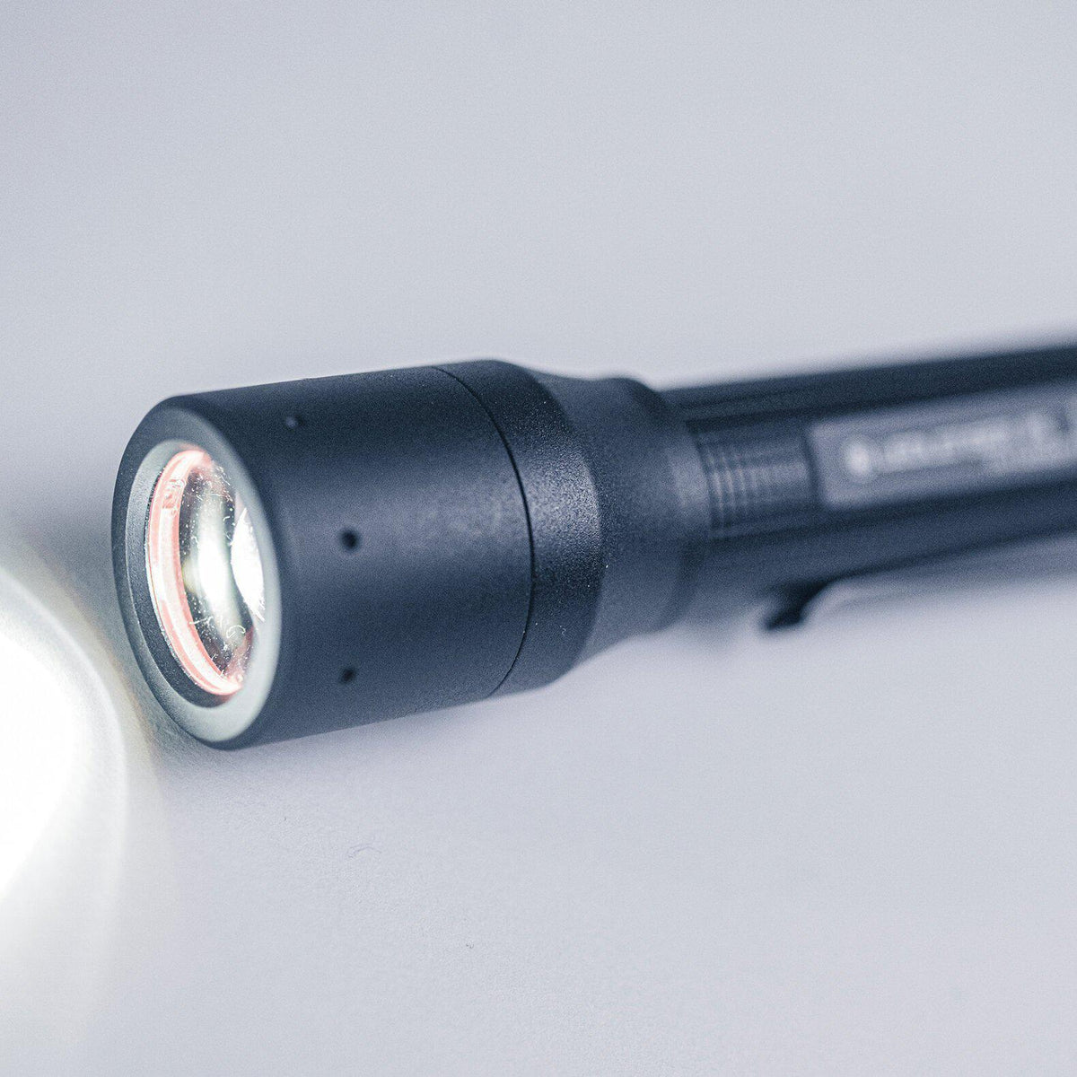 LEDLENSER P2R LED-Taschenlampe mit Advanced Focus System, 200 lm, USB-C-Akku