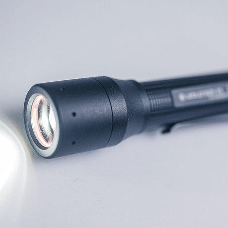 LEDLENSER P2R LED-Taschenlampe mit Advanced Focus System, 200 lm, USB-C-Akku