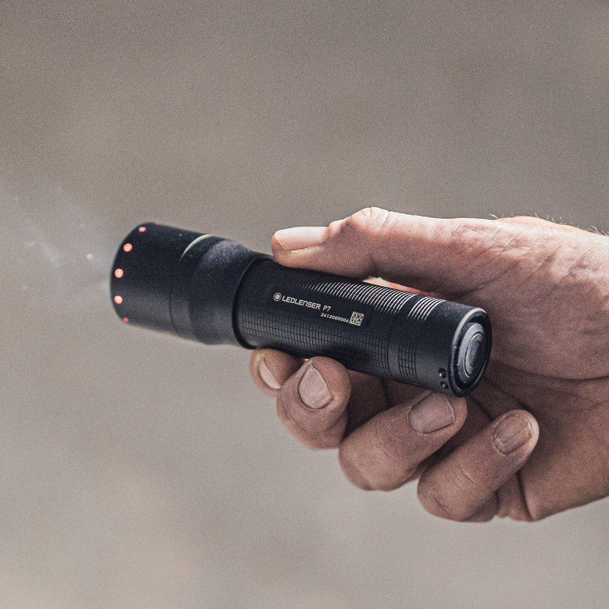 LEDLENSER P2R LED-Taschenlampe mit Advanced Focus System, 200 lm, USB-C-Akku