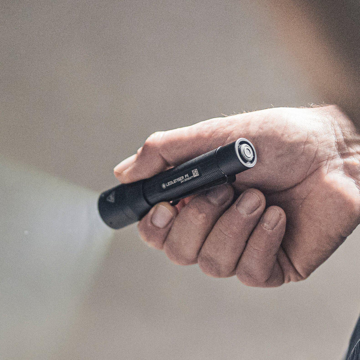 LEDLENSER P2R LED-Taschenlampe mit Advanced Focus System, 200 lm, USB-C-Akku