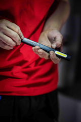LEDLENSER Akku-Handleuchte W1R Work – Kompakte Clip-Leuchte mit Drehgelenk, Magnet & USB-C