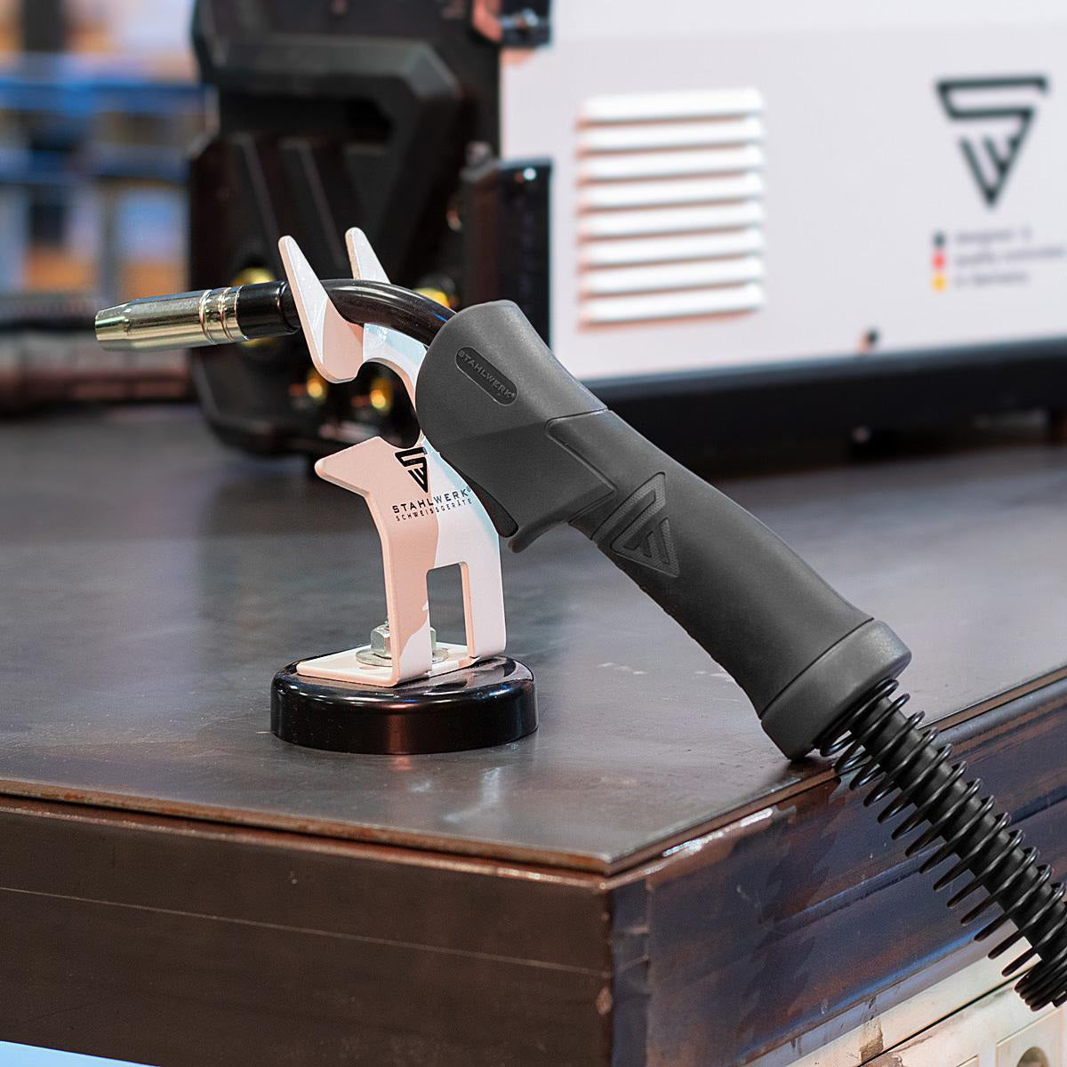 STAHLWERK Brennerhalter mit magnetischem Standfuß – Universelle Halterung für WIG, MIG und Plasma