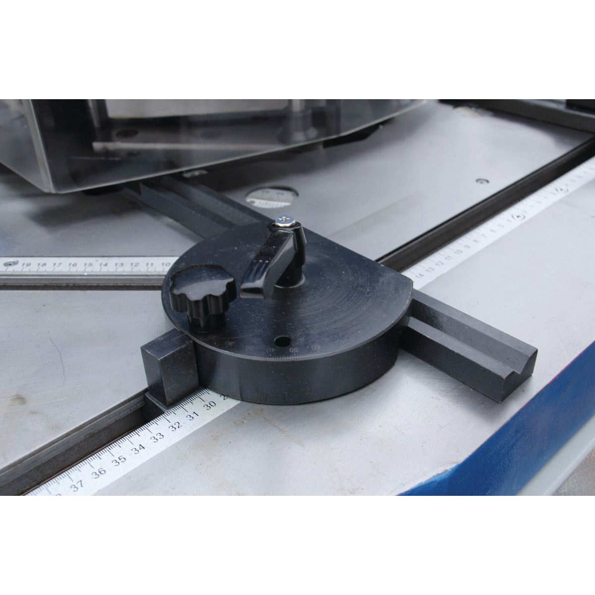 Metallkraft Ausklinkmaschine mit Stanzstation AKM 200-6 VP - Art. 3837060