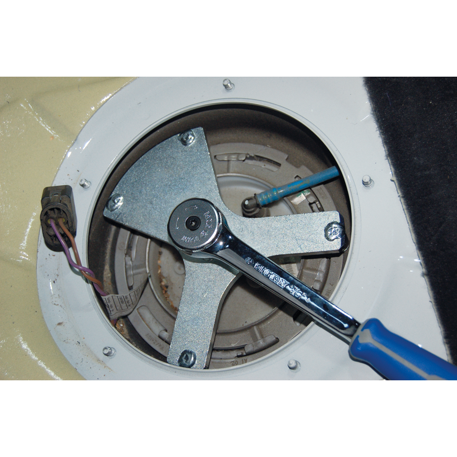 KING TONY Profi-Werkzeuge - Universal Zapfenschlüssel für Kraftstofftank-Meßschacht BMW 9AG12