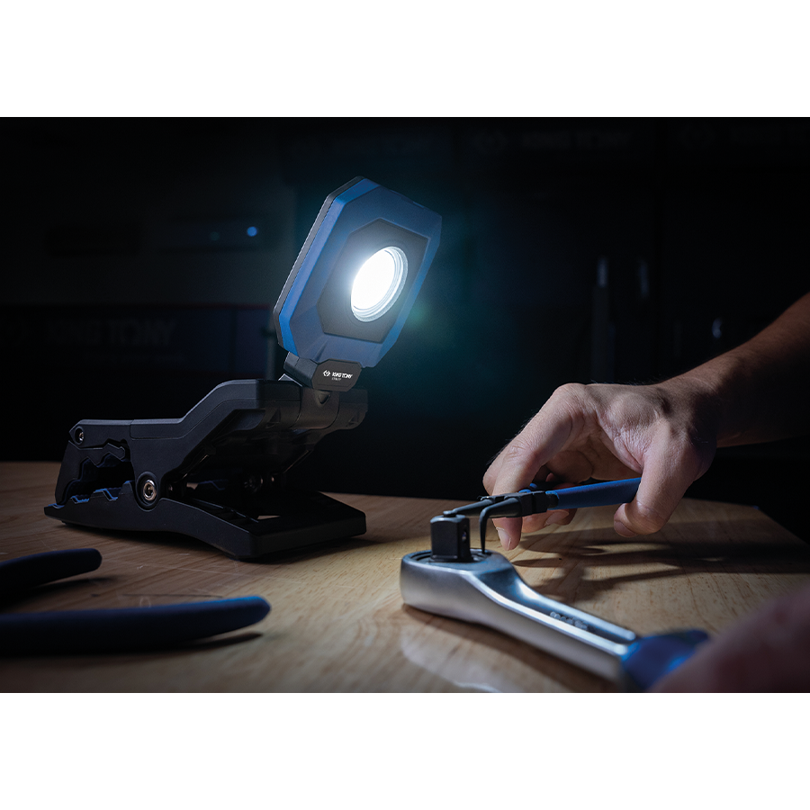 KING TONY Profi-Werkzeuge - LED-Wiederaufladbarer Scheinwerfer 1600 Lumen 9TA471A