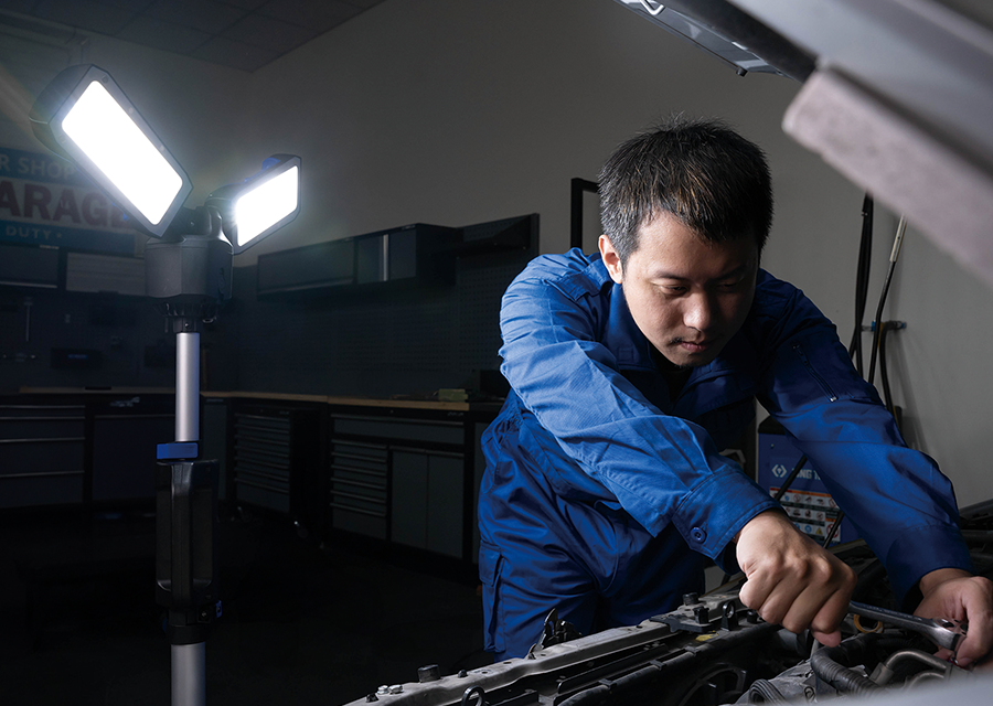 KING TONY Profi-Werkzeuge - LED-Scheinwerfer mit Stativ, 5 Lichtfarben 6000 Lumen 9TA491AA
