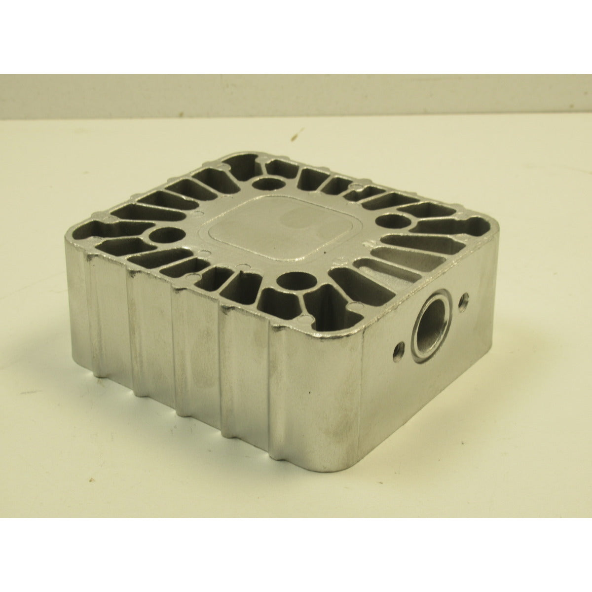 AIRCRAFT Zylinderkopf SIN 220, 440 OF SM-0250154004