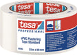 tesa PVC Putzband 60399 Standard weiß 50 mm x 33 m – UV-beständiges Abklebeband für Fassaden
