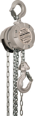 500 kg / 2,8 kg (mit Kette) / 4,3 kg
