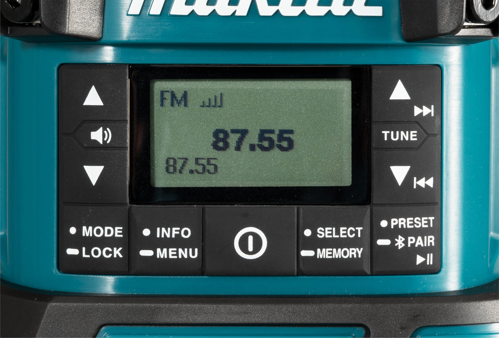 Makita Akku-Radio mit Laterne – DAB+/FM, 4 Lichtmodi, USB-Ladefunktion, IP65 - DMR056