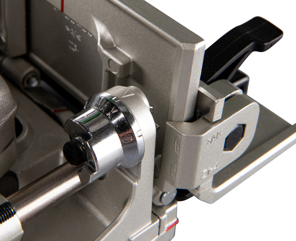 Makita Akku-Nutfräse – 100 mm Fräser, 20 mm Schnittleistung, stufenlos verstellbar - DPJ180Z