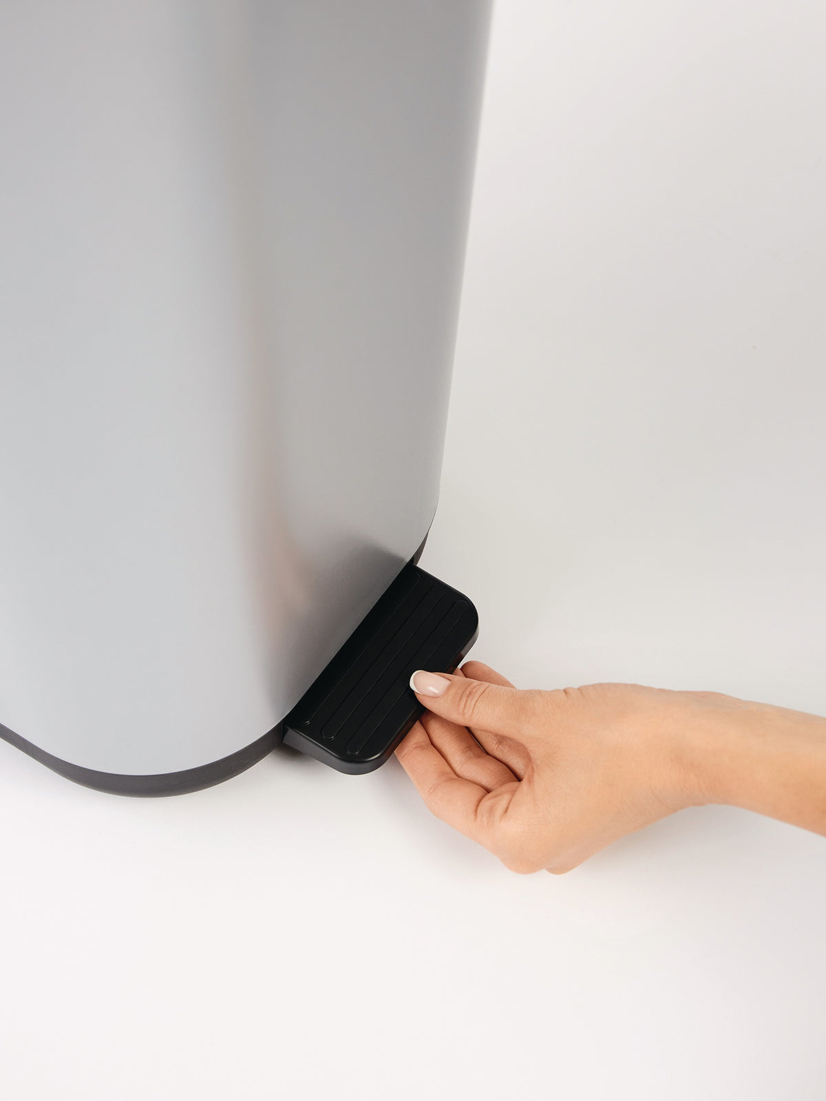 ROTHO Tretabfallsammler RIBO 35 l mit verstellbarem Müllbeutelhalter, silber/schwarz