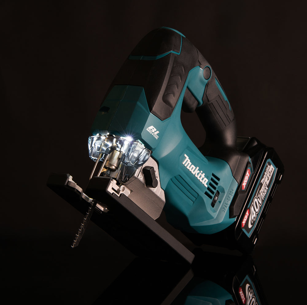 Makita Akku-Pendelhubstichsäge – kompakt, stabil & mit Dimmfunktion - JV002GZ