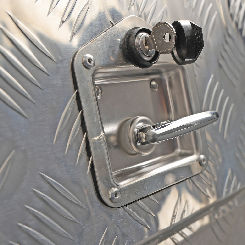 Bullram Werkzeugkiste Riffelblech mit Tür – JSB14SD