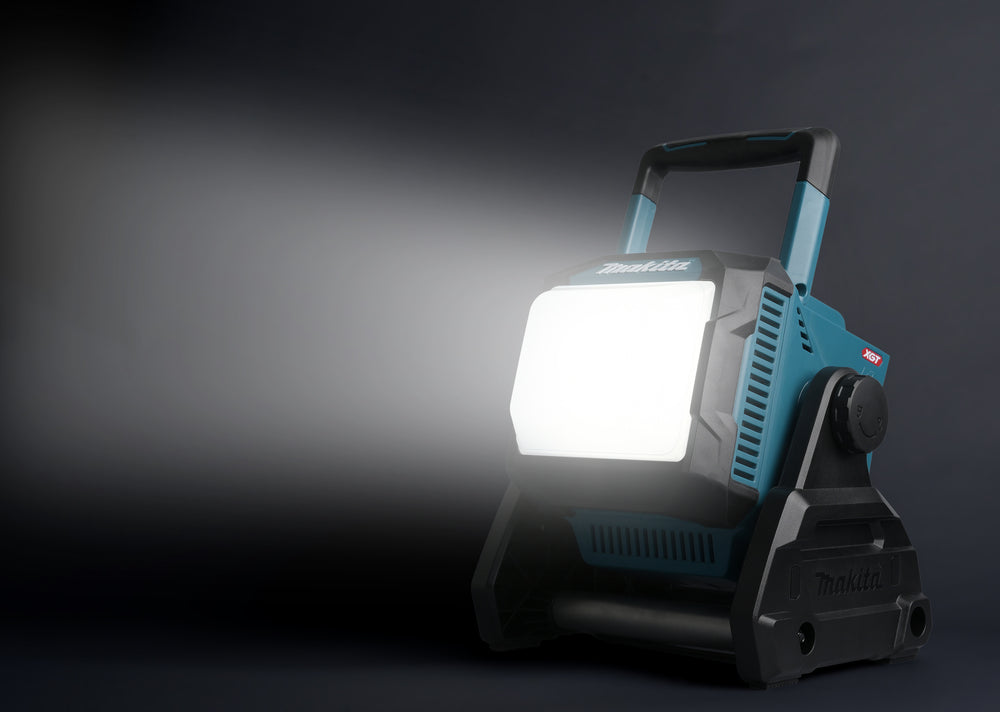Makita LED-Akku-Baustrahler – 40 LEDs, 3 Helligkeitsstufen & IP65 (XGT 40V max.) - ML005G