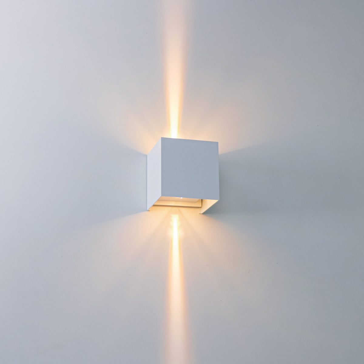 LED S LIGHT Außenleuchte Wall Light Amarill 5,5 W 450 lm IP65 weiß – warmweißes Licht