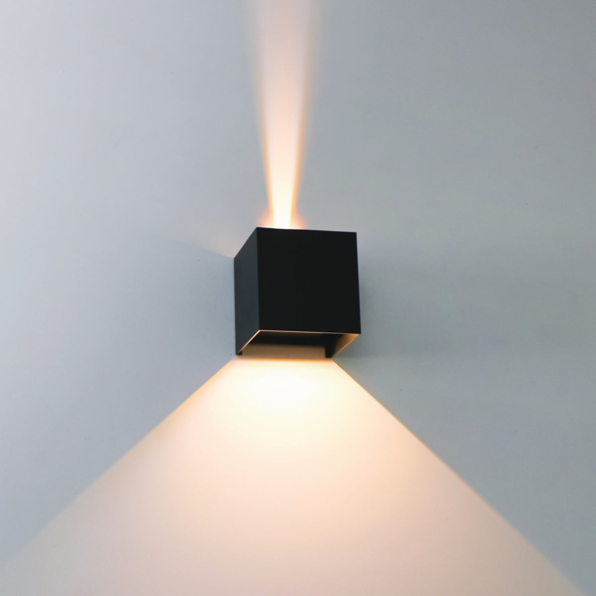 LED S LIGHT Außenleuchte Wall Light Amarill 5,5 W 450 lm IP65 weiß – warmweißes Licht