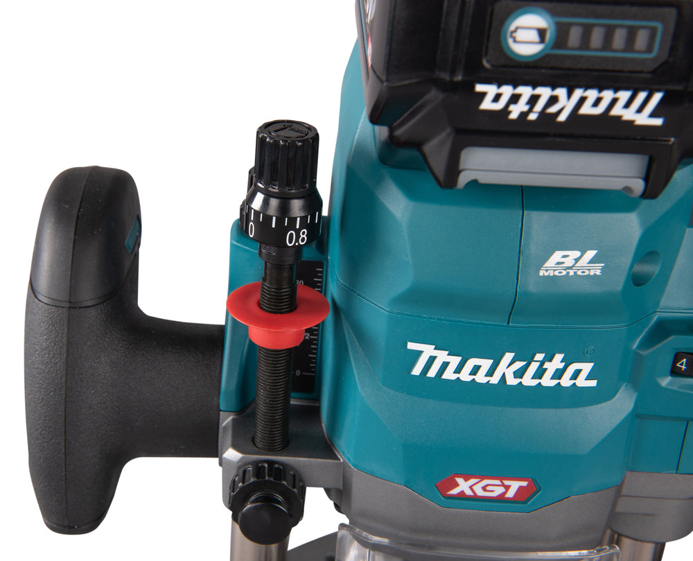 Makita Akku-Oberfräse 40V max – Power wie 1.700 W mit 60 mm Hub - RP001GZ