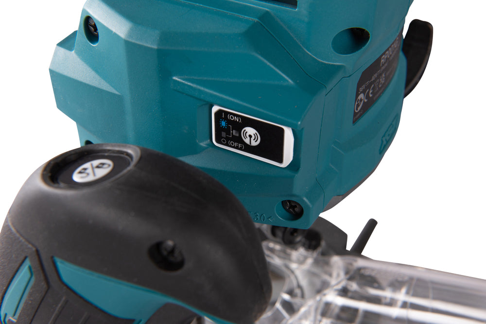 Makita Akku-Oberfräse 40V max – Power wie 1.700 W mit 60 mm Hub - RP001GZ