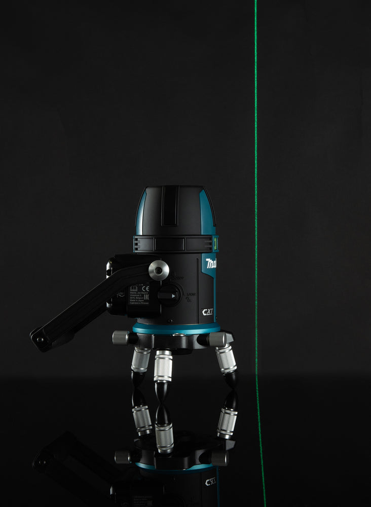 Makita Akku-Multilinienlaser – grüne Linien, selbstnivellierend, IP54 & 40 h Laufzeit - SK209GDZ