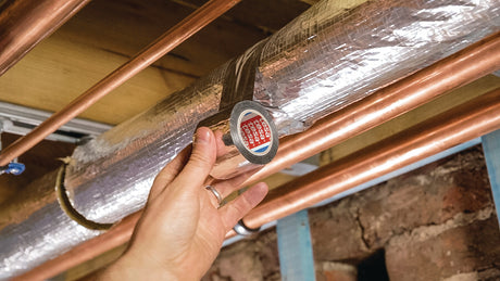 tesa Aluminiumklebeband 63600 ohne Liner, 50 mm x 30 m, aluminiumbedampft – für Wärmedämmung und Isolierarbeiten