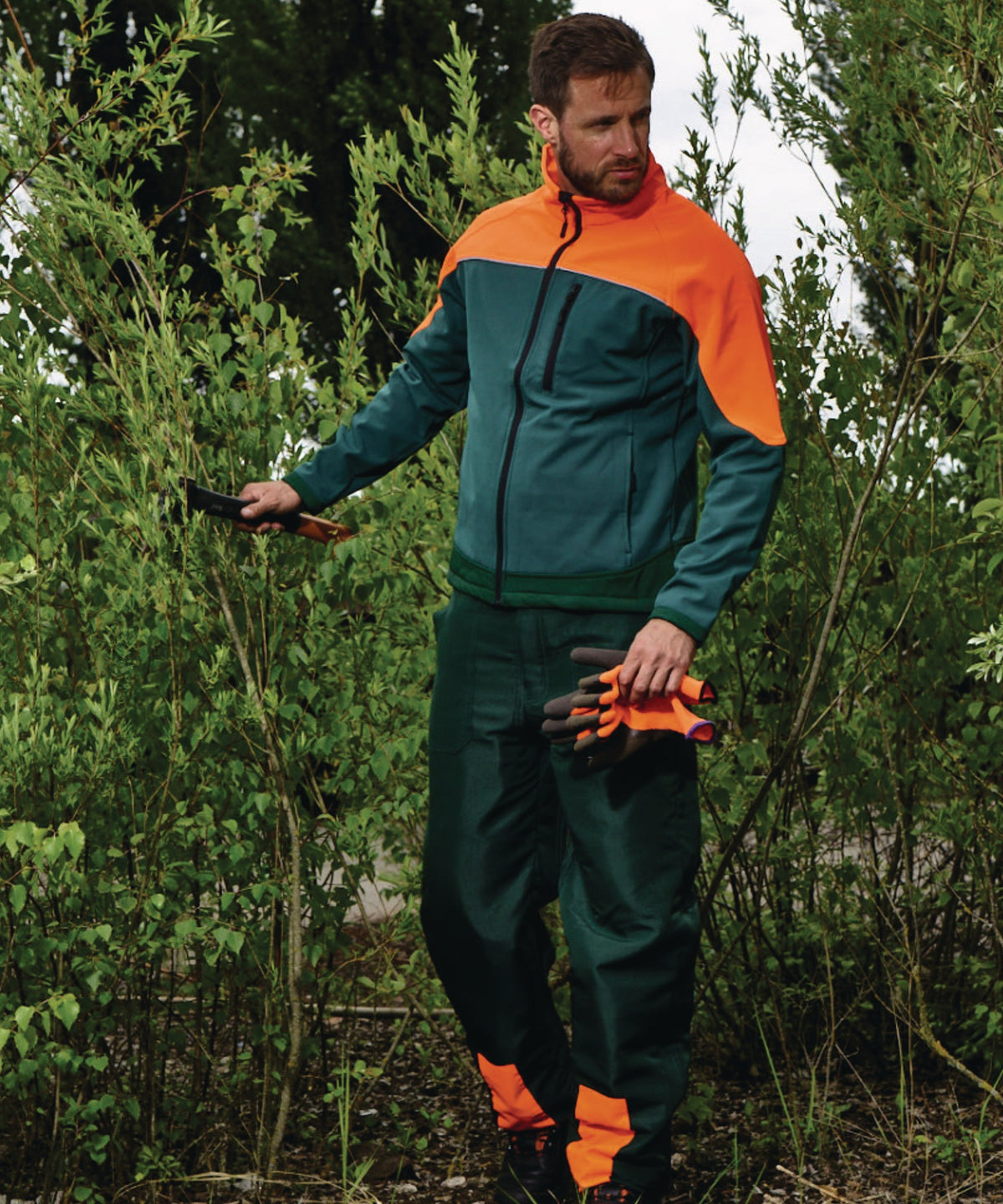 SCHEIBLER Schnittschutzlatzhose Basic Gr.46 grün/leuchtorange – EN ISO 11393-2 Klasse 1