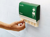 PLUM Pflasterspender QuickFix 1 – 90 wasserfeste Pflasterstrips, Diebstahlschutz, grün